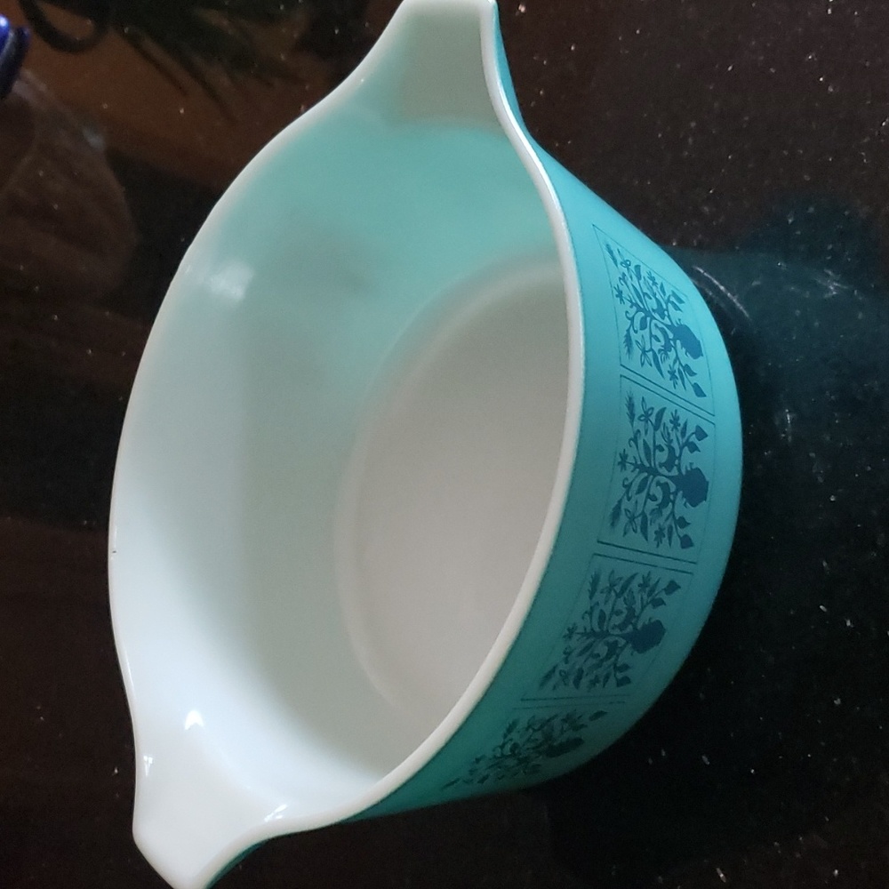 PYREX vtg. Saxony tree of Life Cinderella casserole dish.